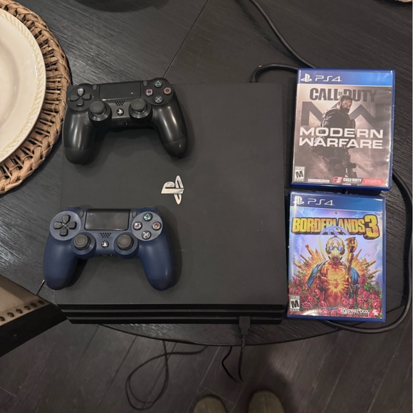 PS4 with 2 controllers & 2 games - Picture 1 of 4